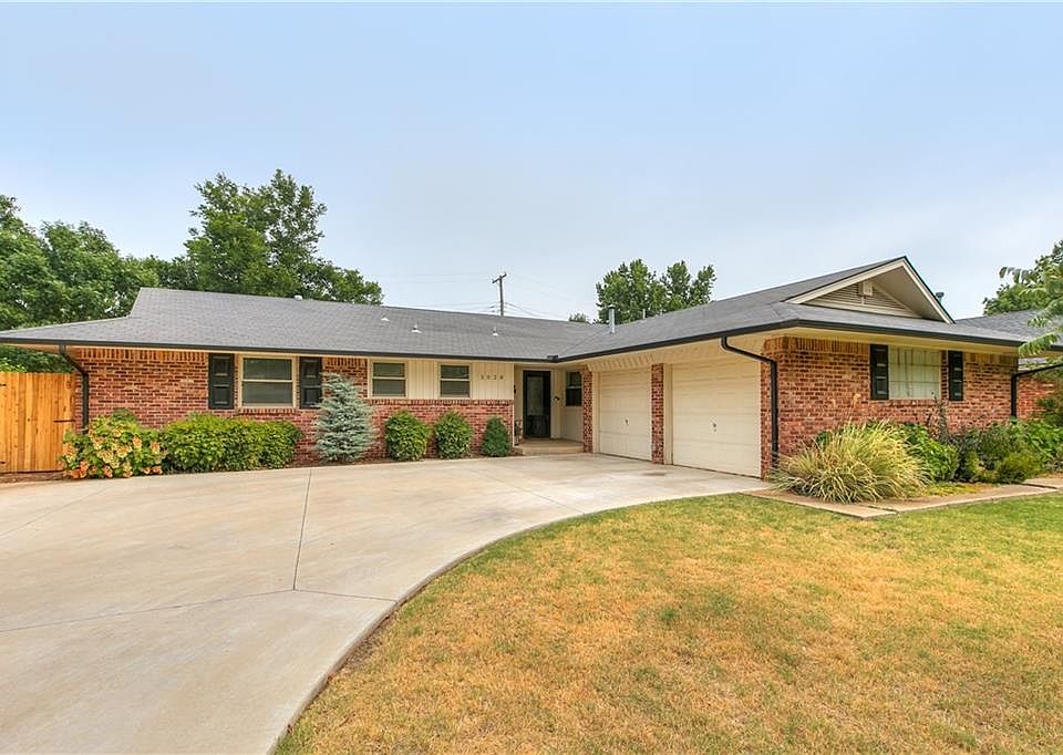 1st image of 3028 Chaucer Dr
