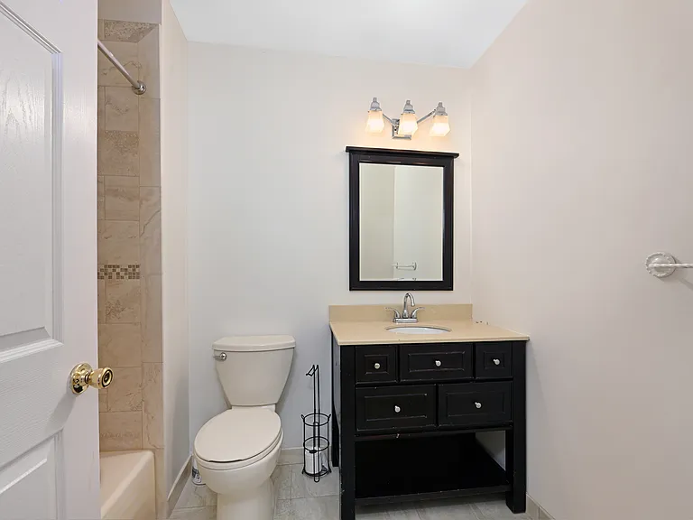 901 Madison St #5D — Photo 16