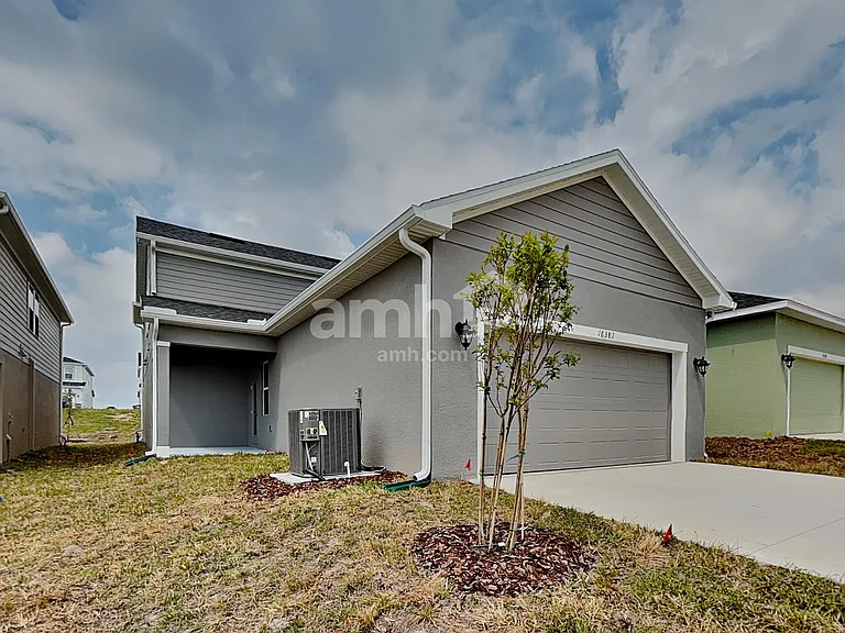 16381 Aubergine Aly — Photo 22