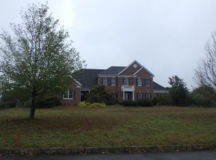 5 Grant Dr, Cream Ridge, NJ 08514