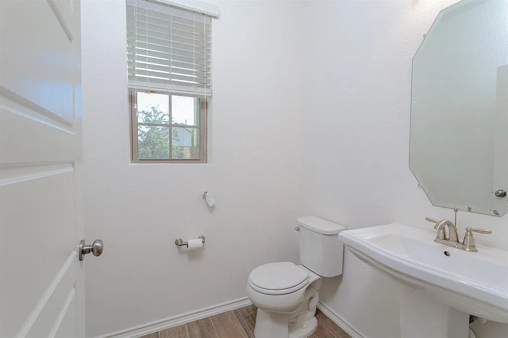 3 bed, 2.0 bath, 1733 sqft, $2,065 — Photo 3