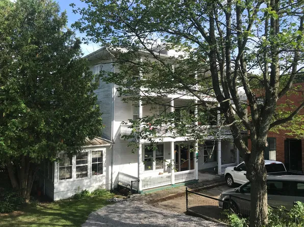 26 Main St, Derby Line, VT 05830