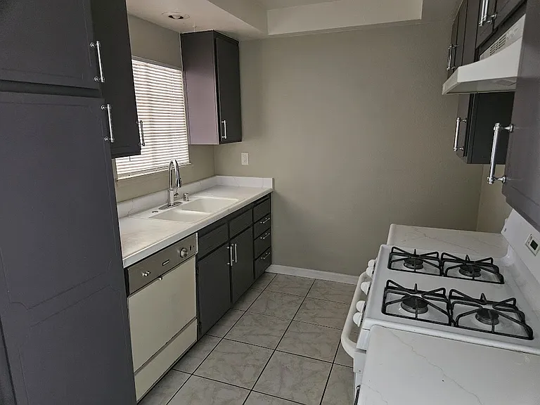 149 W 6th St #34 — Photo 5