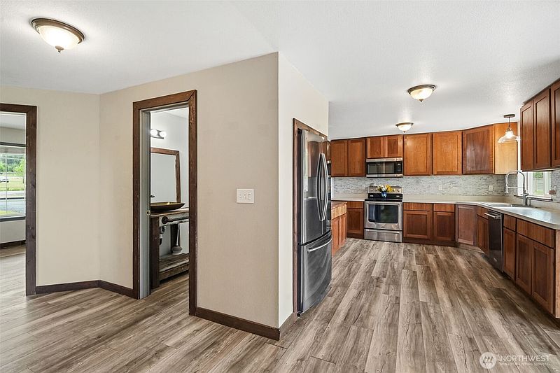 5th image of 284 Mauerman Road