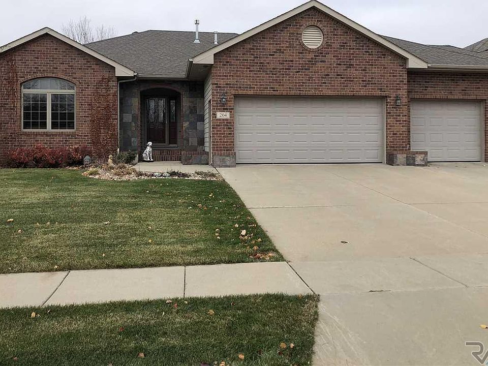 1st image of 204 E Pinehurst Cir