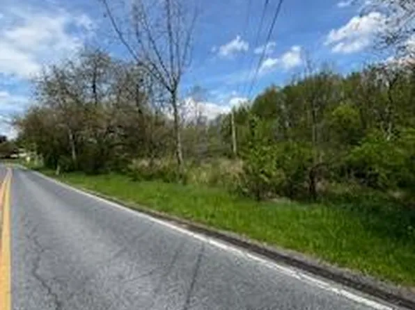 Es Halfway Dr, Myerstown, PA 17067