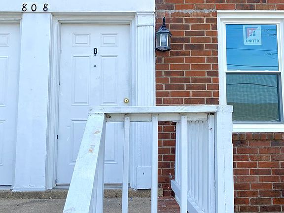 2nd image of 808 Arlington Rd #B