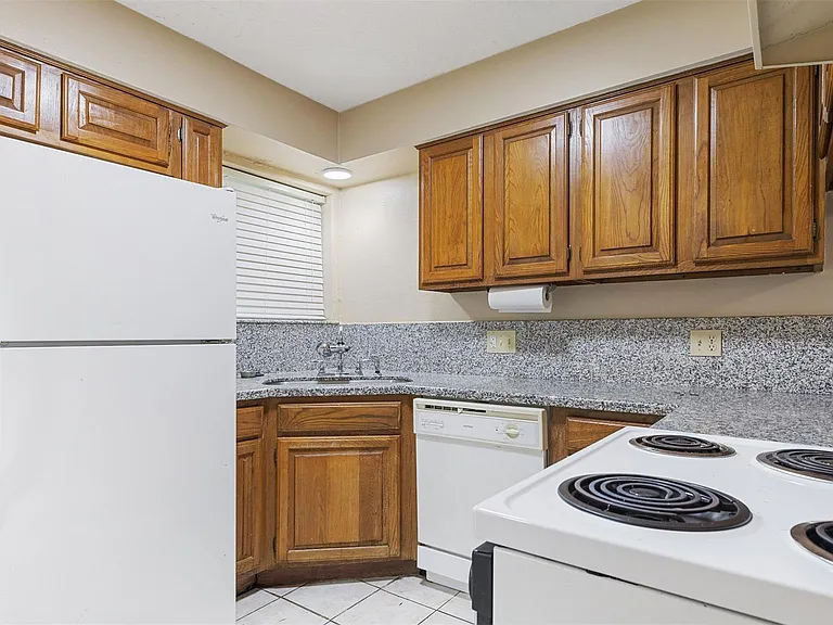 10810 Sugar Hill Dr #B — Photo 13