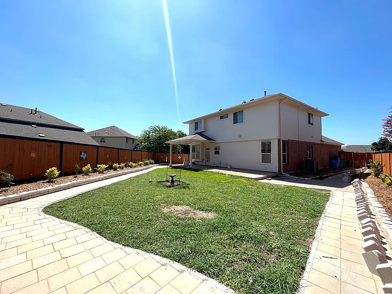 2106 Huxley Ln — Photo 34