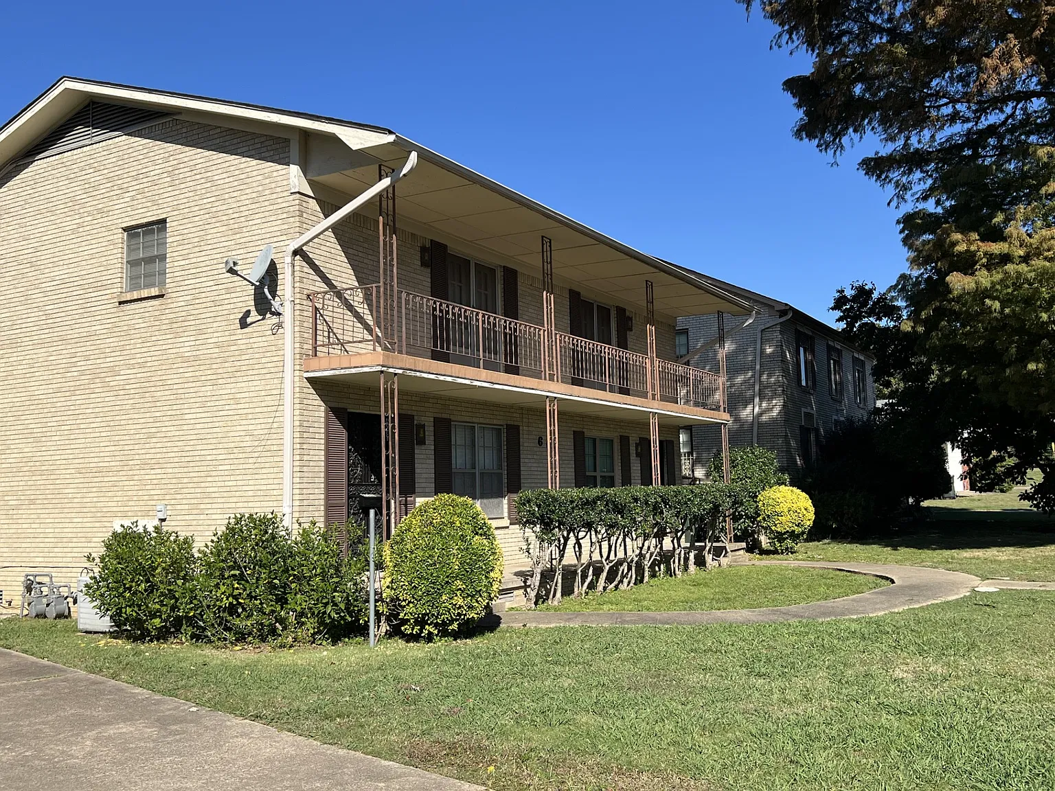 3 bed, 1.5 bath, 1230 sqft, $900 — Photo 4