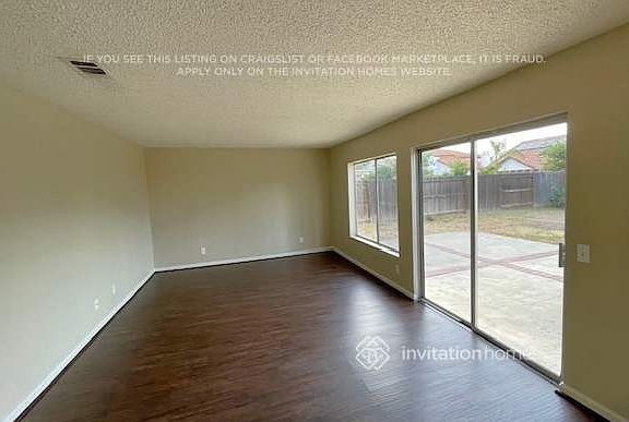 4th image of 25601 Bay Ave