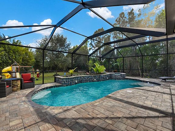 5th image of 471 Boleyn Cir