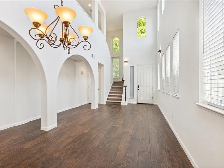 5409 Banfield Dr — Photo 3