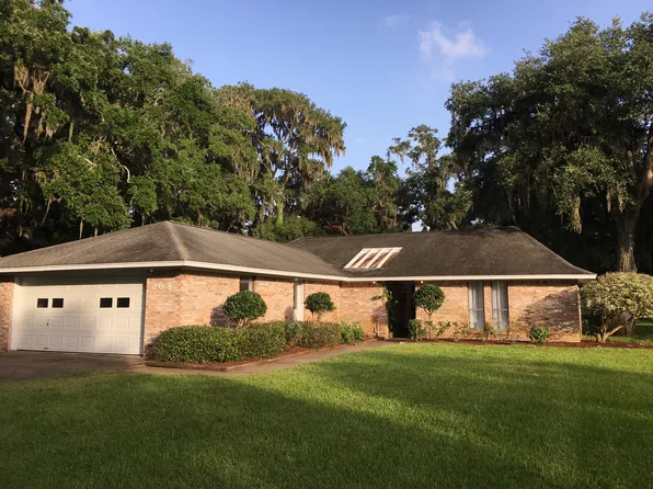 209 N Amherst Dr, West Columbia, TX 77486