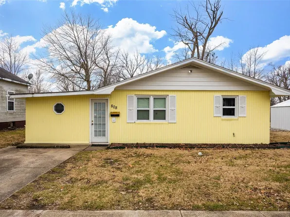 808 N Charles St, Carlinville, IL 62626