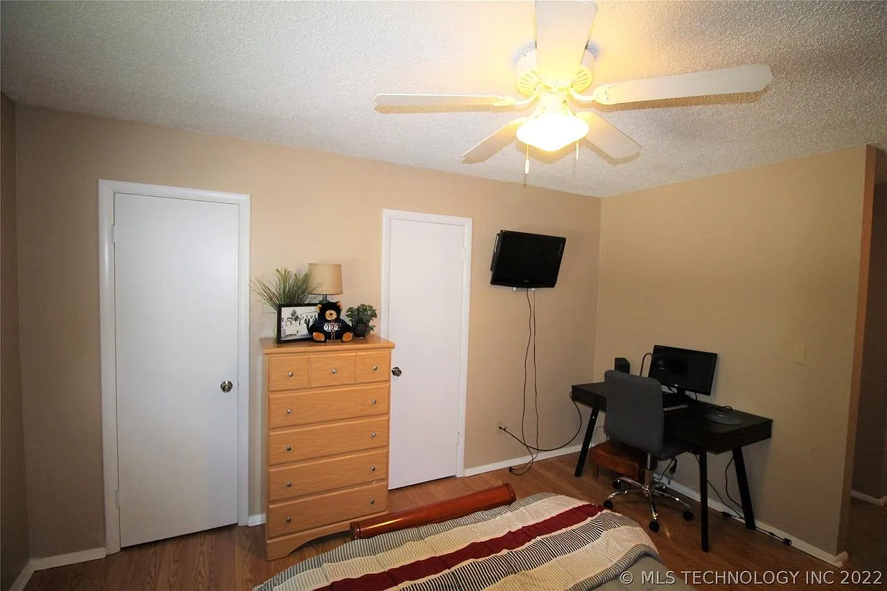 2 bed, 1014 sqft, $1,100 — Photo 2