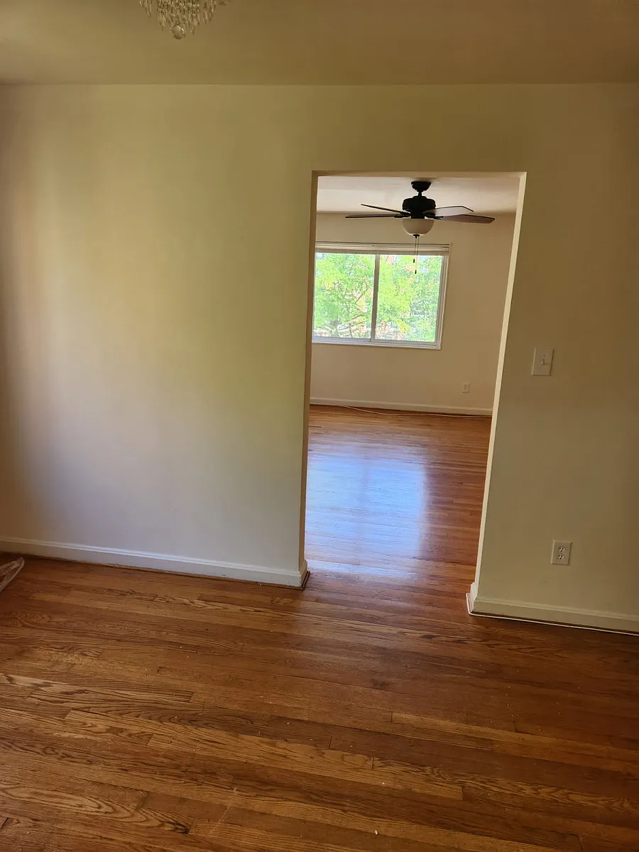 Building Photo - 720 N Vermont St #2