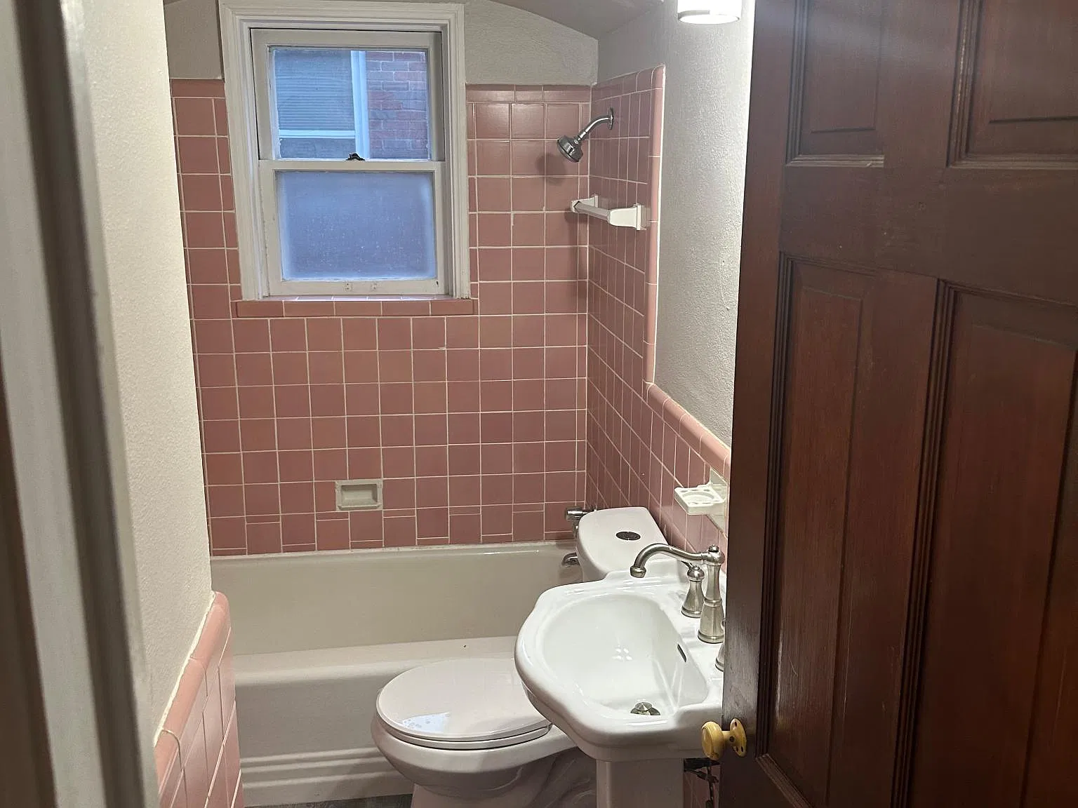 2 bed, 1.5 bath, 910 sqft, $1,350 — Photo 1