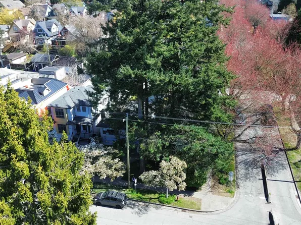 4496 Ontario St, Vancouver, BC V5V 3H1