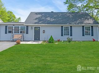 33 Altamont Rd, Edison, NJ 08817