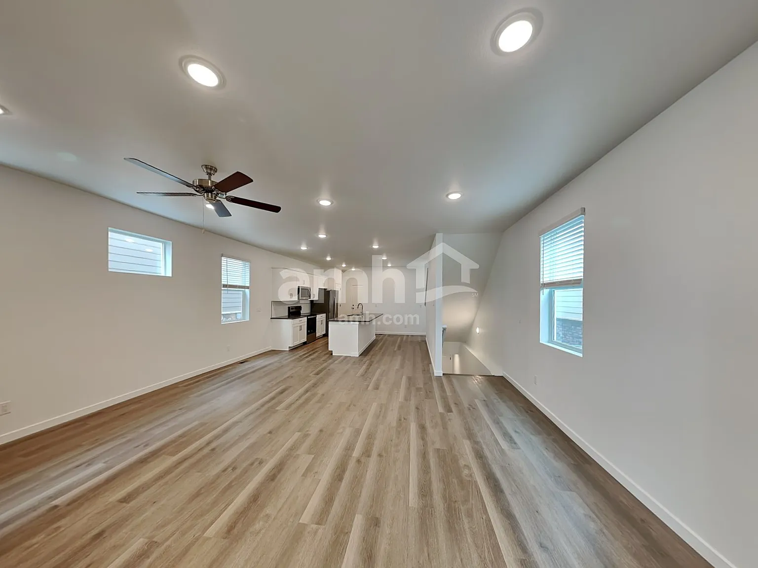 4 bed, 3.5 bath, 2837 sqft, $3,320 — Photo 4