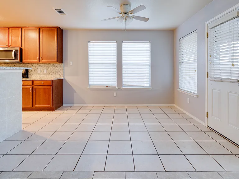 506 Hickory Ln — Photo 11