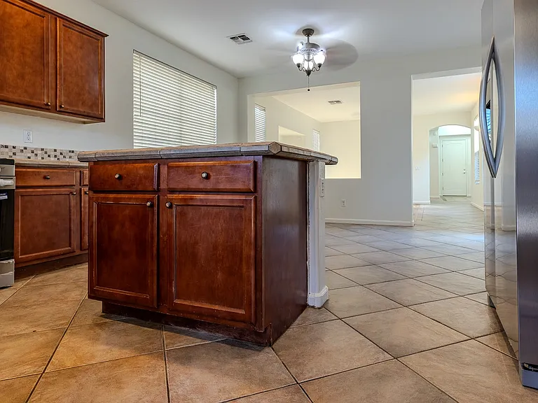 2051 E Carla Vista Dr — Photo 3