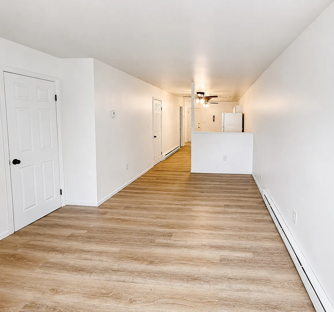 3 bed, 1000 sqft, $2,200 — Photo 2