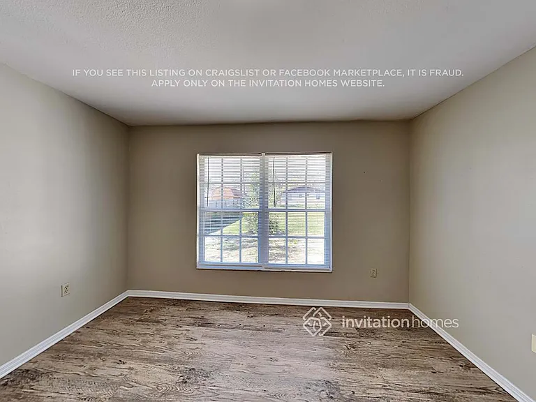 5850 Lake Grove Dr — Photo 8