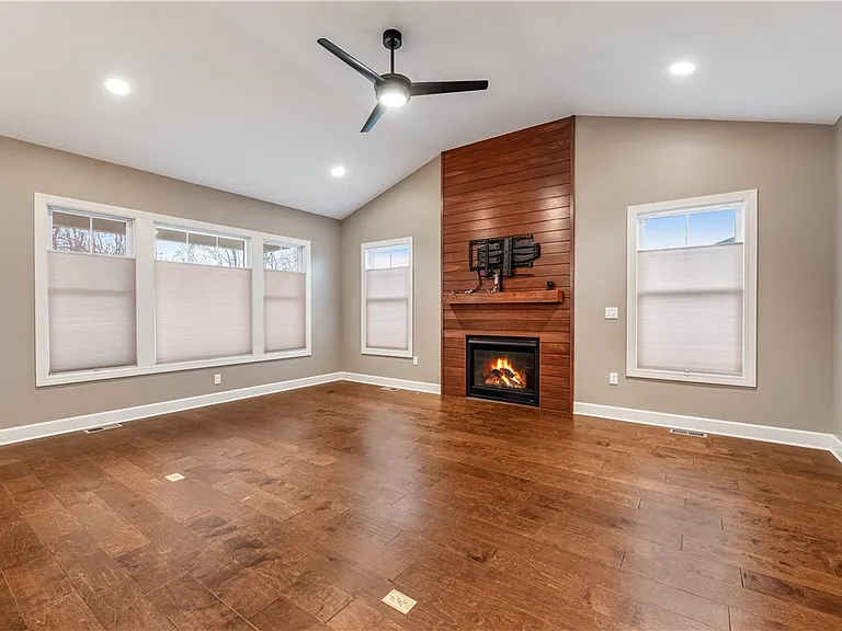 1352 Creeks Edge Dr — Photo 6