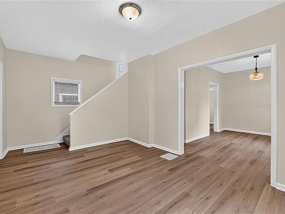 5th image of 433 Oakley Ave