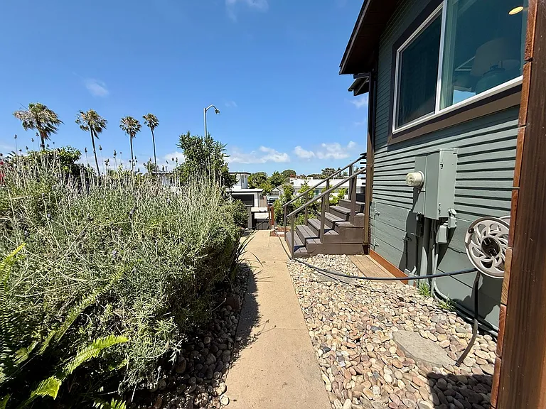 4415 Voltaire St — Photo 26