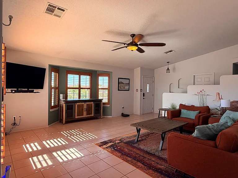 701 Poplar St — Photo 3