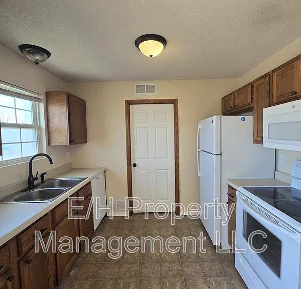 4462 S Elizabeth Ave — Photo 11