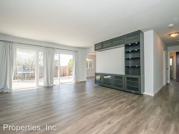 3rd image of 3073 3077 Birmingham Dr #3073