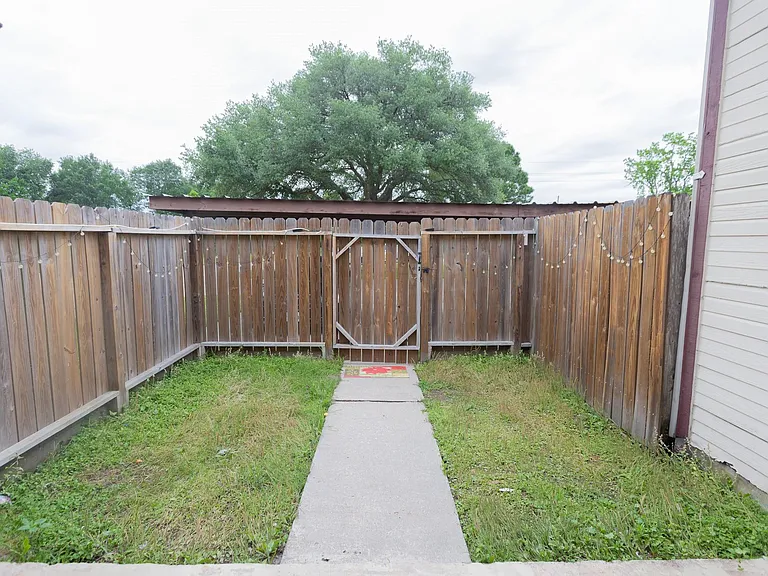 1907 Country Village Blvd #B — Photo 15