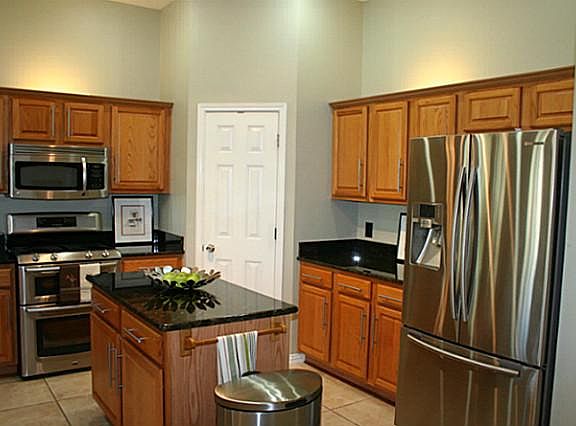 5th image of 3813 Berrybush Ln