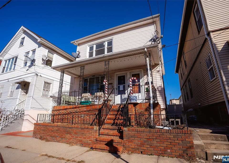 1st image of 125 Clark Pl #123