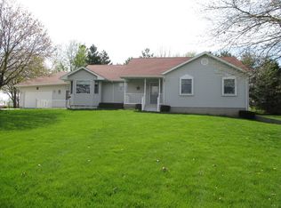 3705 Pine Hill Rd, Sterling, IL 61081