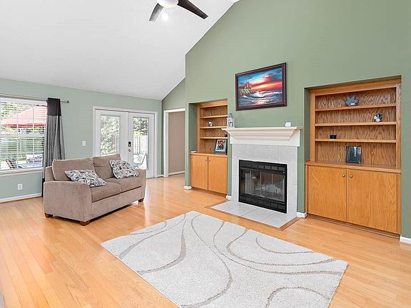 5th image of 156 Shadowlake Dr