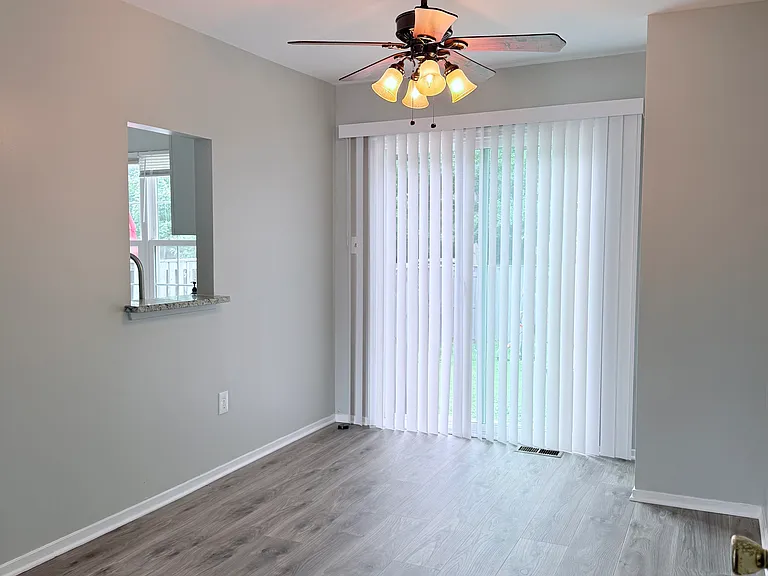 414 Carousel Ct — Photo 5