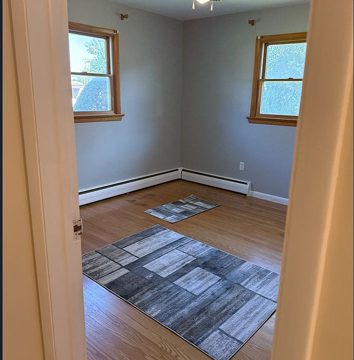 2nd image of 469 Glen Dr