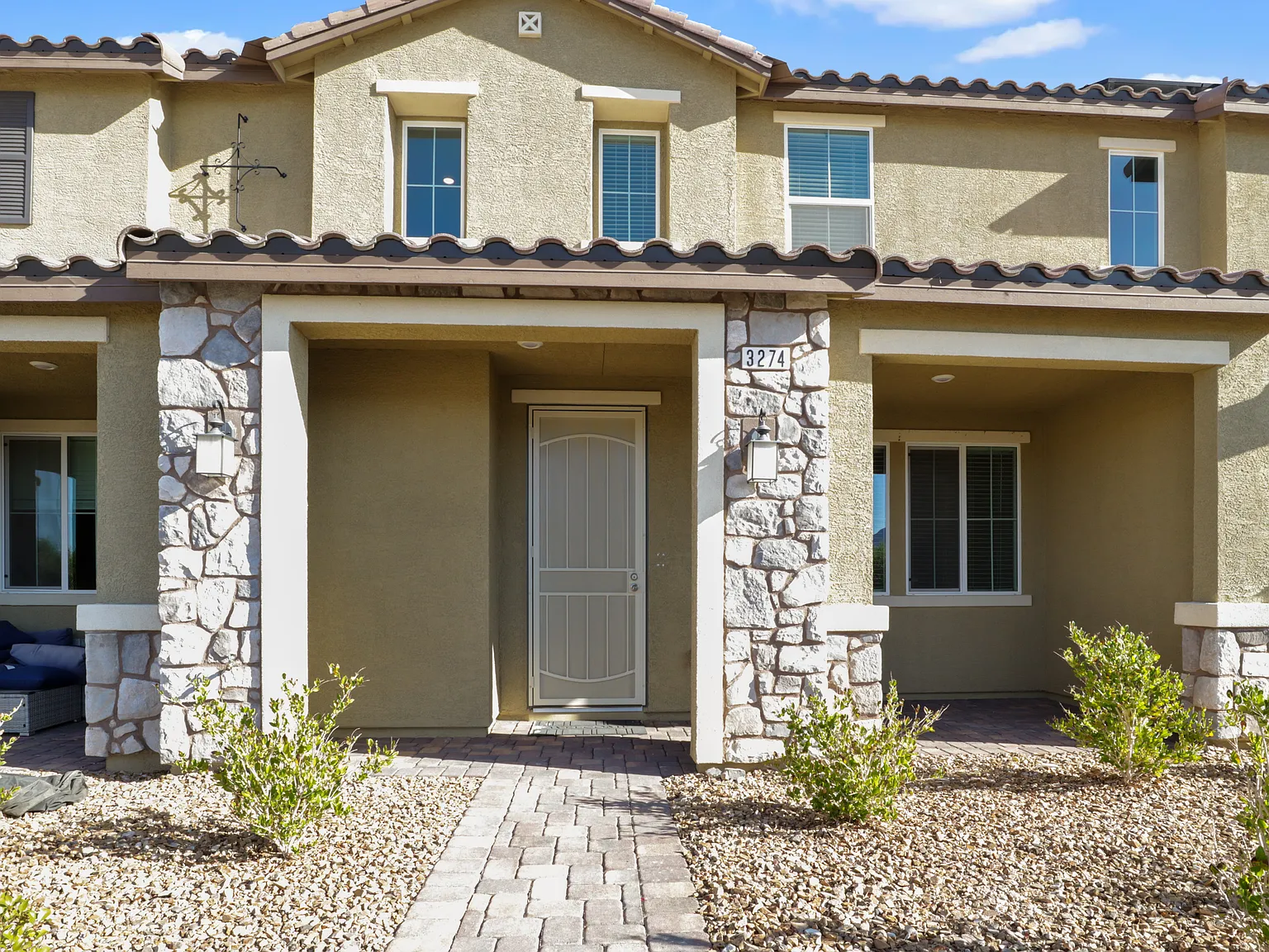 2 bed, 2.5 bath, 1366 sqft, $1,950 — Photo 2