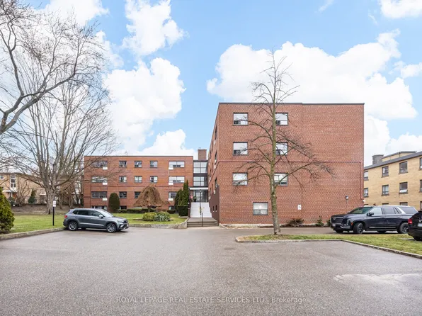 101 Coe Hill Dr #206, Toronto, ON M6S 3E3
