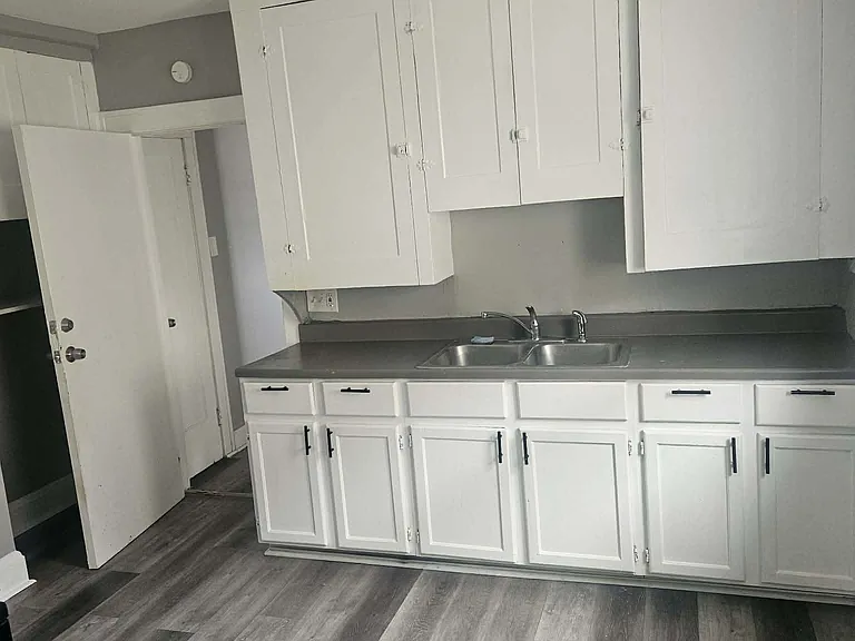 974 E 143rd St #1 — Photo 6