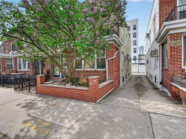 262 95th St, Brooklyn, NY 11209