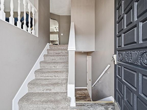 3rd image of 126 Rosebud Ln