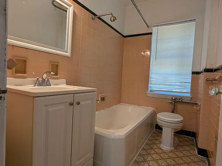 5425-33 W Martin Dr — Photo 15