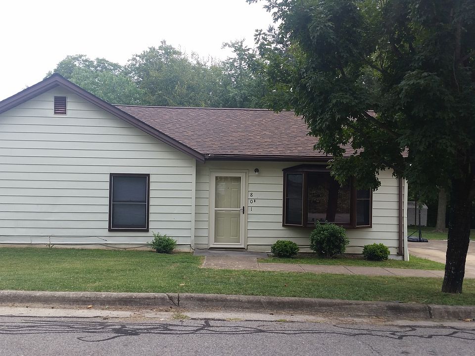1st image of 801 Uhles St