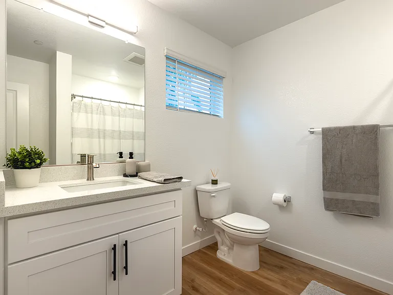 Delta Bungalows — Photo 11